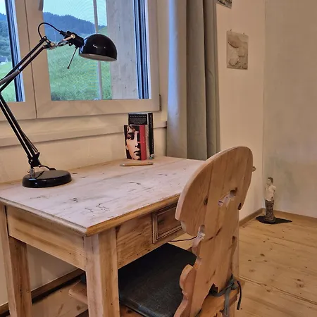 Chesa Clavazzin Nocleg ze śniadaniem *