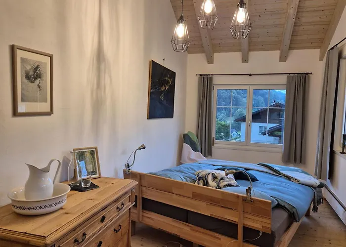 Chesa Clavazzin Bed & Breakfast Brunnadern